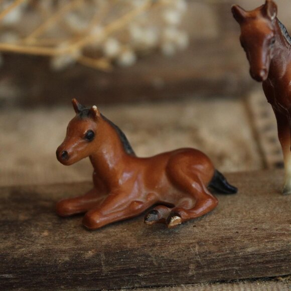 Vintage 1970s Breyer Horse, Bay Foals, Lying and Standing #5700,Maureen Love - Picture 3 of 10